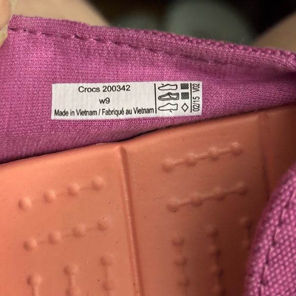 Casual Chic CROCS Women's Fuchsia Stretch Back Slip-On Flats Walking Shoes - Picture 10 of 10